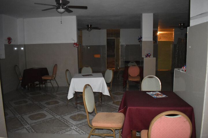 Dining 11 of 24