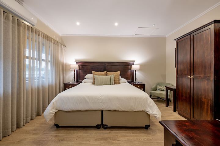 Room 10 of 77