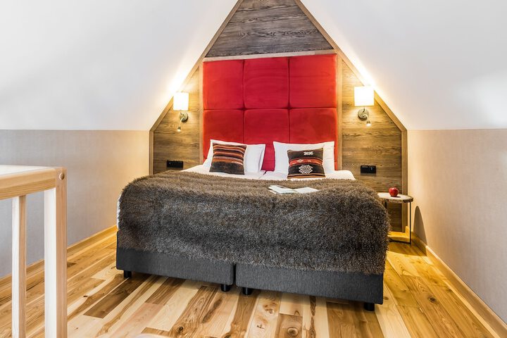 Room 9 of 23