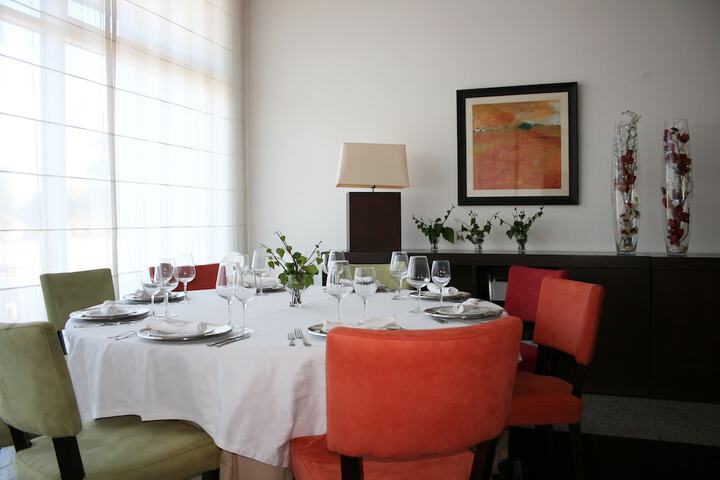Dining 35 of 51