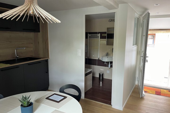Room 21 of 34