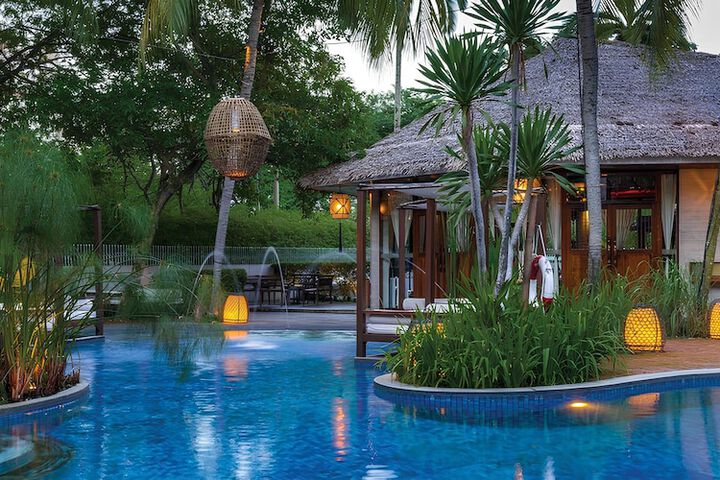 Pool Hotel