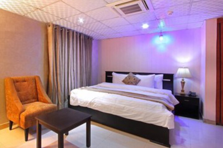 Room 32 of 47