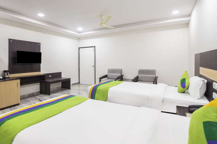 Room 14 of 32