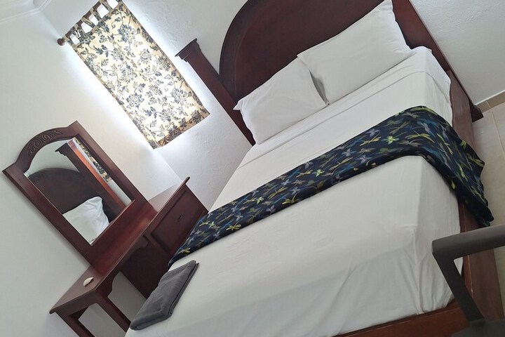 Room 2 of 10