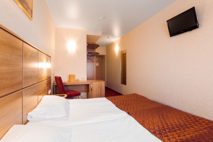 Room 4 of 40