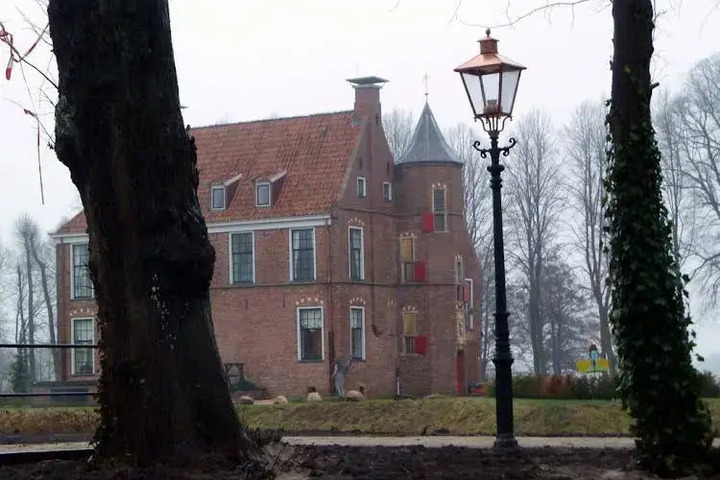 BURCHT WEDDE