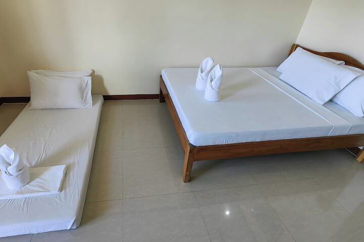 Room 13 of 32
