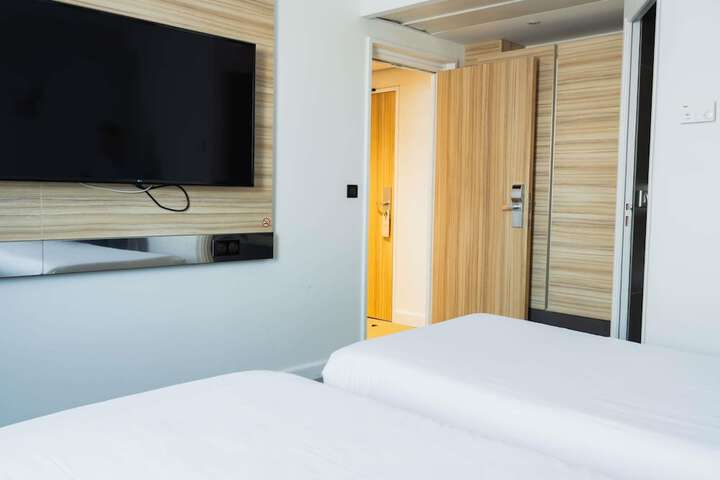 Room 50 of 178