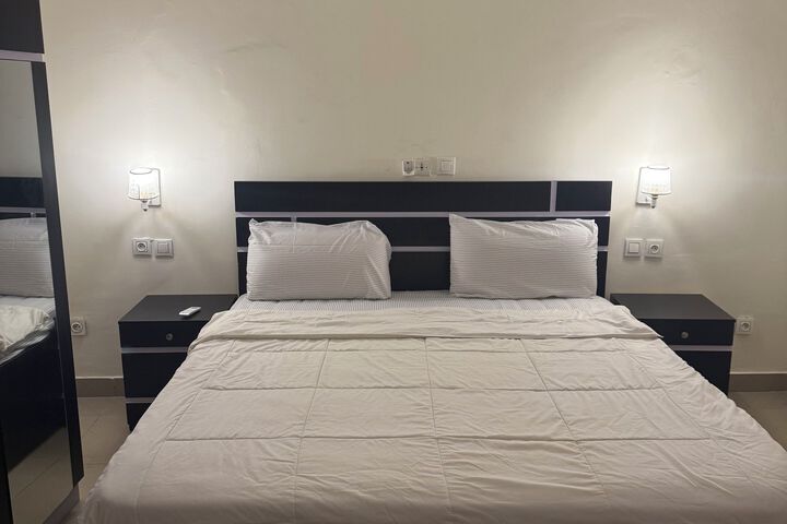 Room 9 of 11