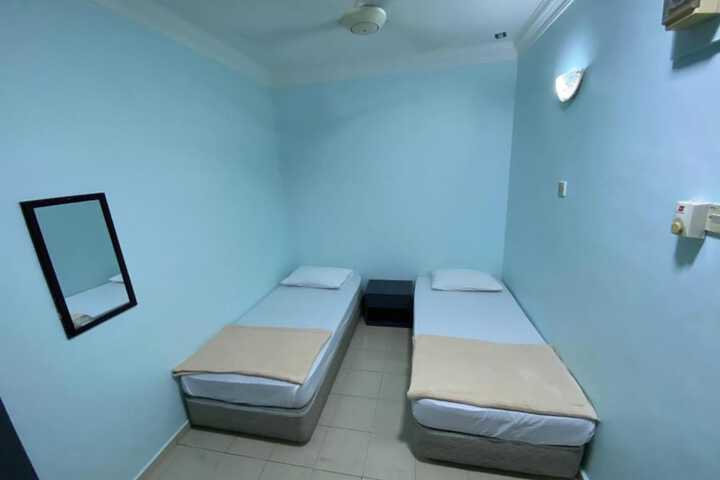 Room 4 of 20