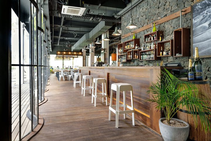 Lounge 151 of 215