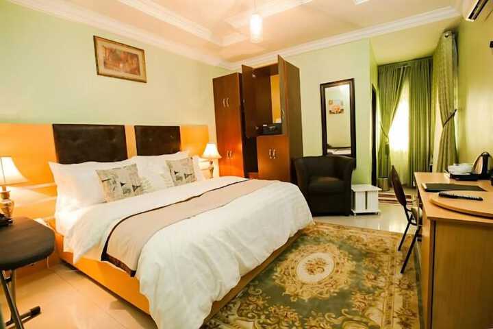 Brix Royale Suites