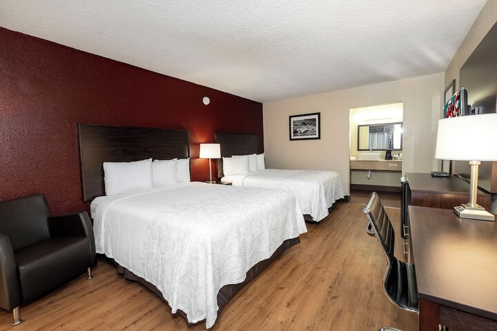 2 Queen Beds (4 of 9)