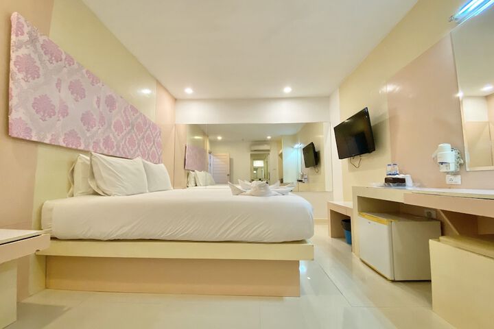 Room 8 of 117