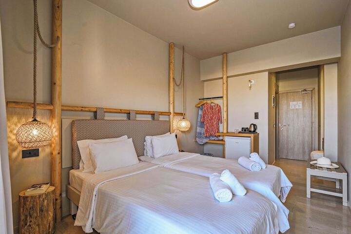 Room 9 of 34