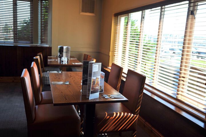 Dining 19 of 31