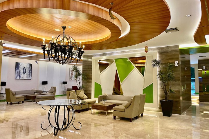 Entrance & Lobby