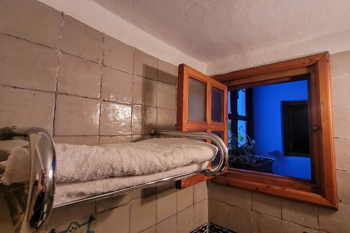 Room 33 of 51