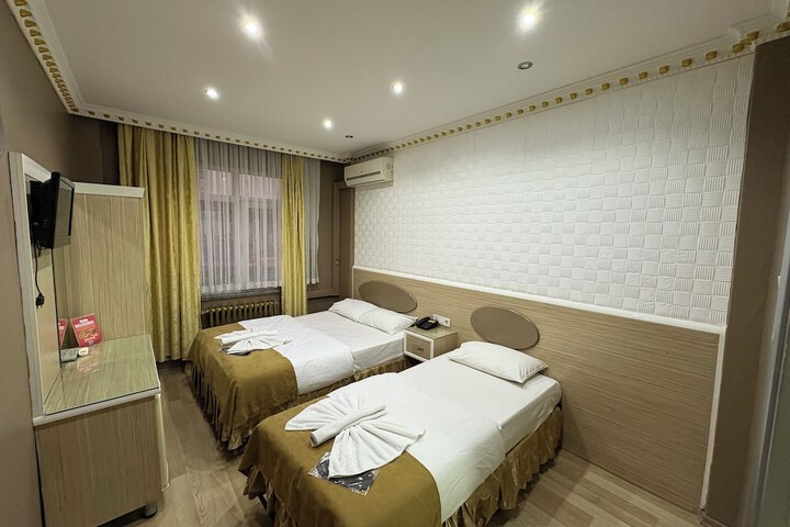 Room 35 of 61