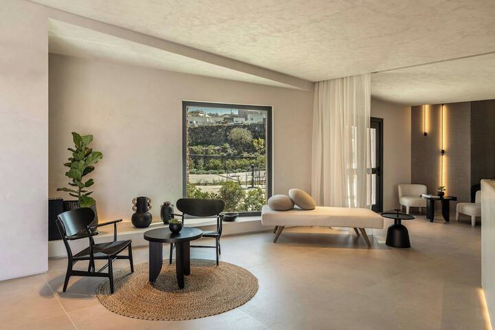 Hotel Interior 6 of 130