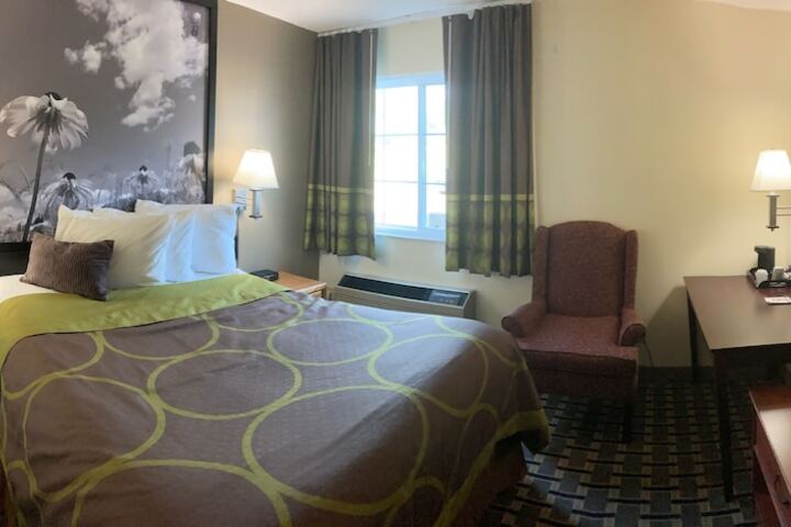 2 Queen Beds (7 of 15)