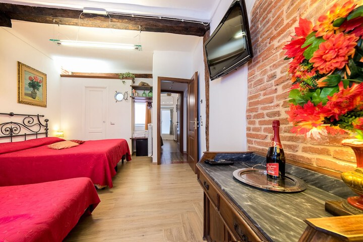 Room 3 of 65