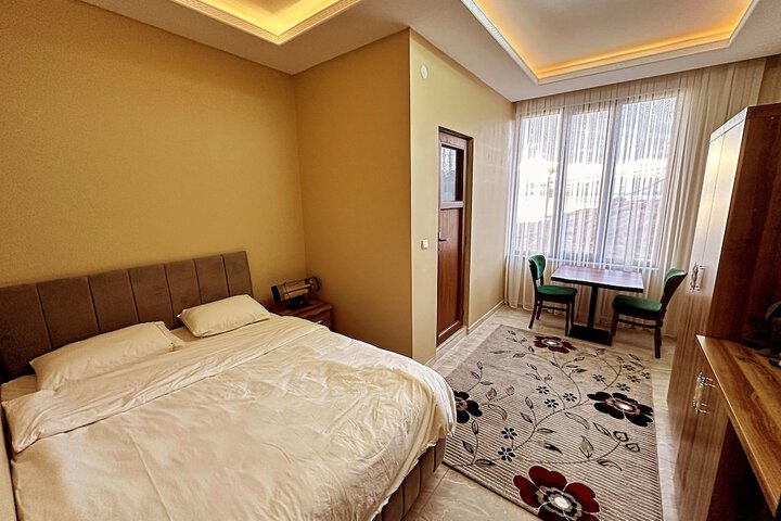 Room 4 of 16