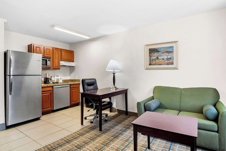 1 Queen Bed Efficiency Suite (11 of 24)