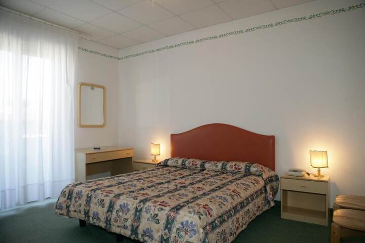 Room 16 of 37