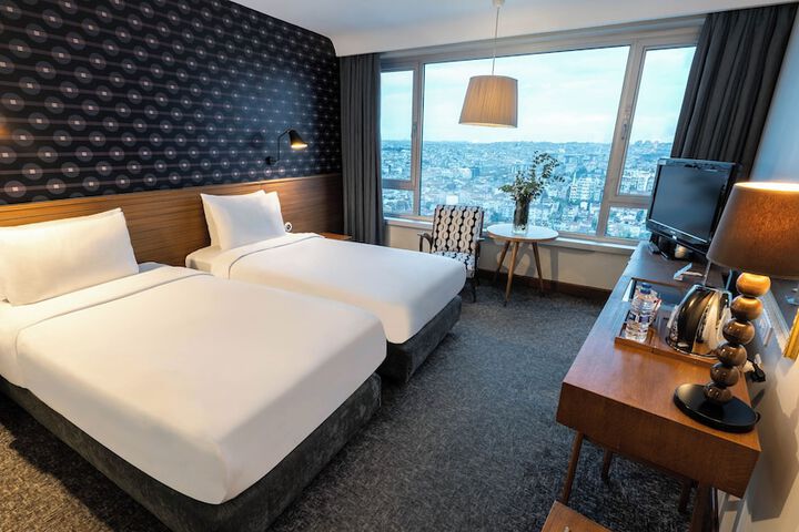 Room 26 of 61