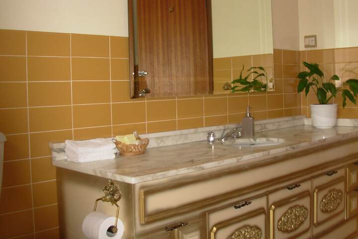Room 14 of 28