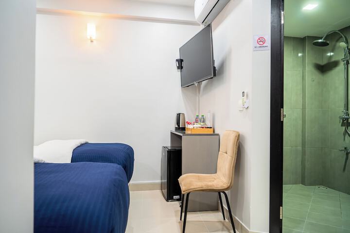 Room 8 of 86