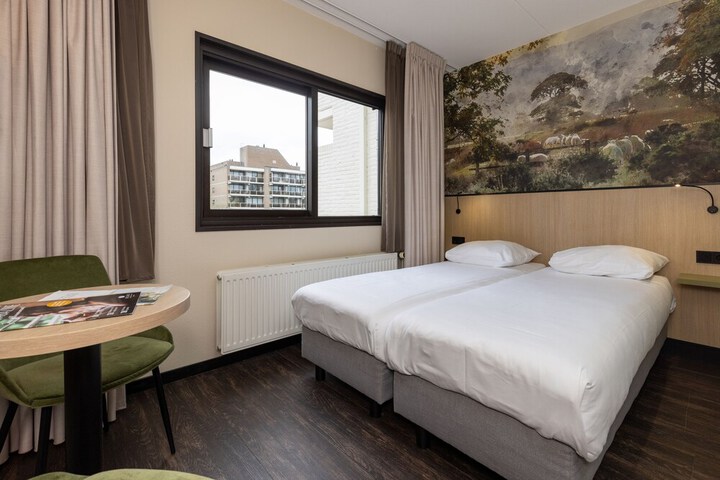 Room 9 of 40