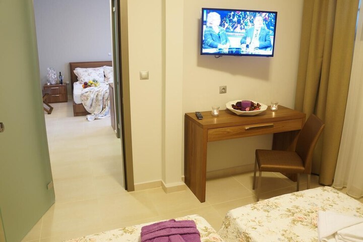 Room 5 of 36