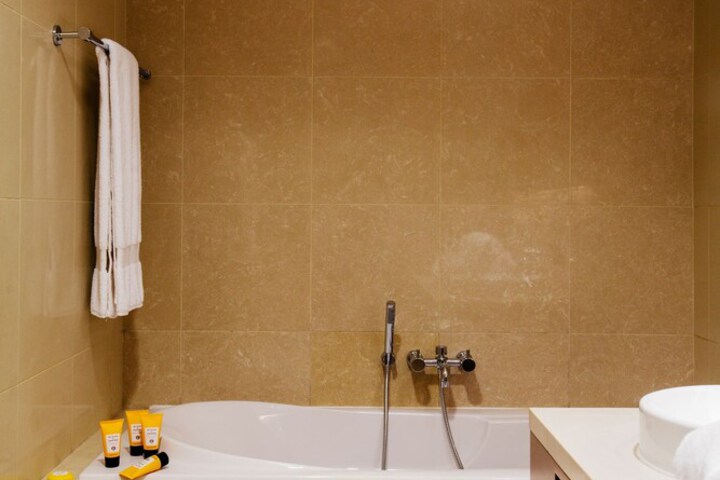 Room 30 of 35