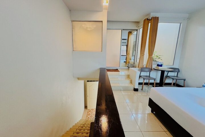 Room 9 of 35