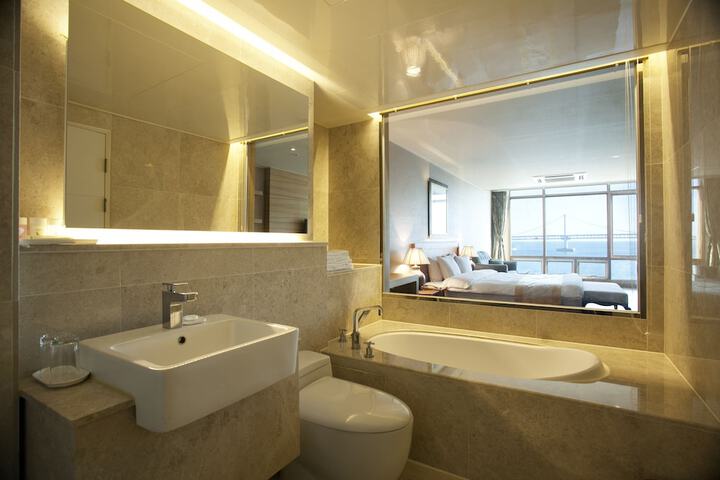 Room 21 of 29