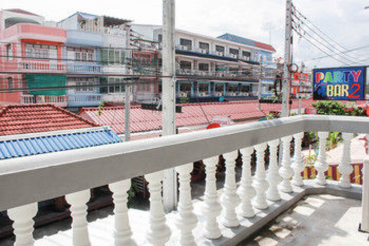 Room 12 of 36