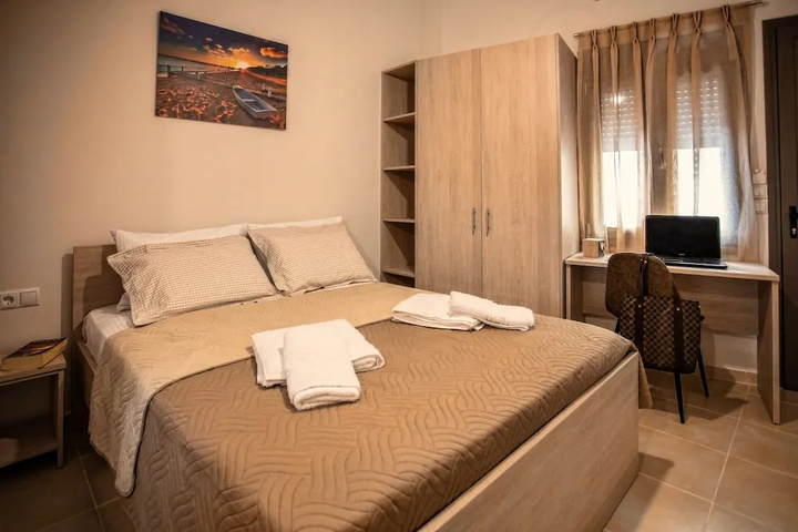 Room 4 of 9