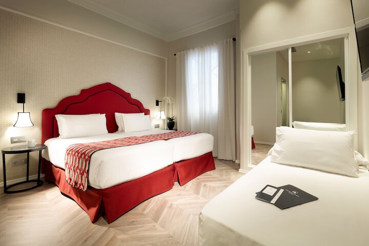 Room 17 of 38
