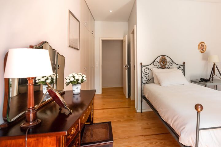 Room 8 of 52