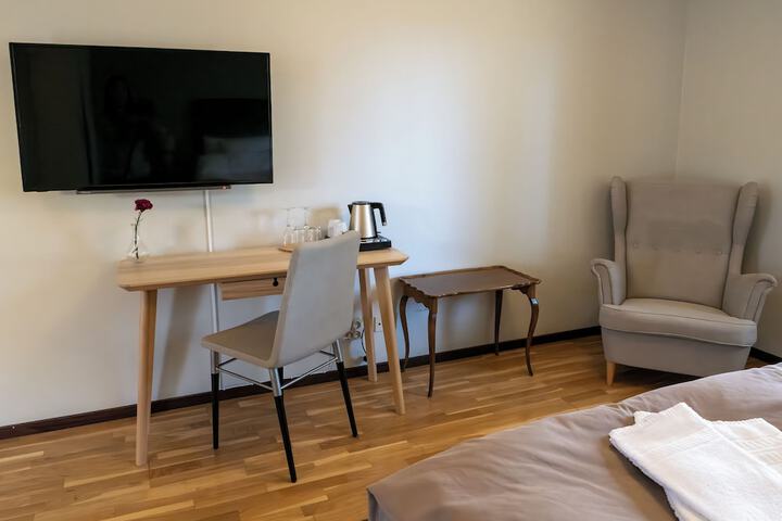 Room 5 of 28