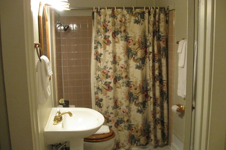 Room 15 of 16