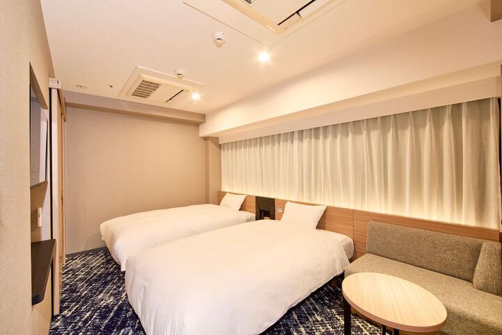 Room 12 of 33