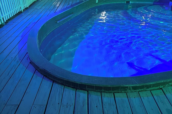 Pool 20 of 31