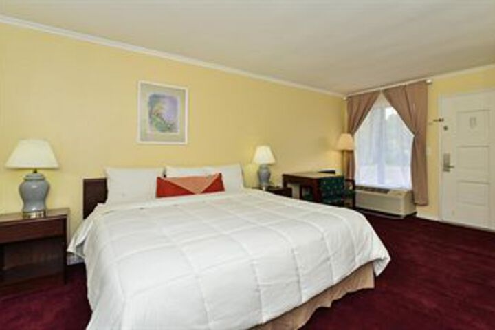 Room 6 of 13