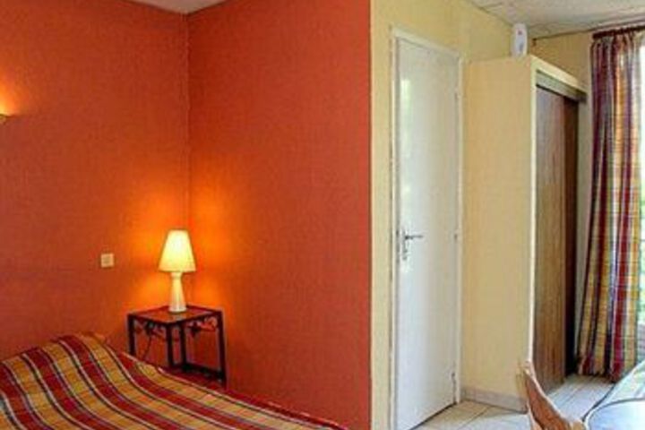 Room 4 of 49