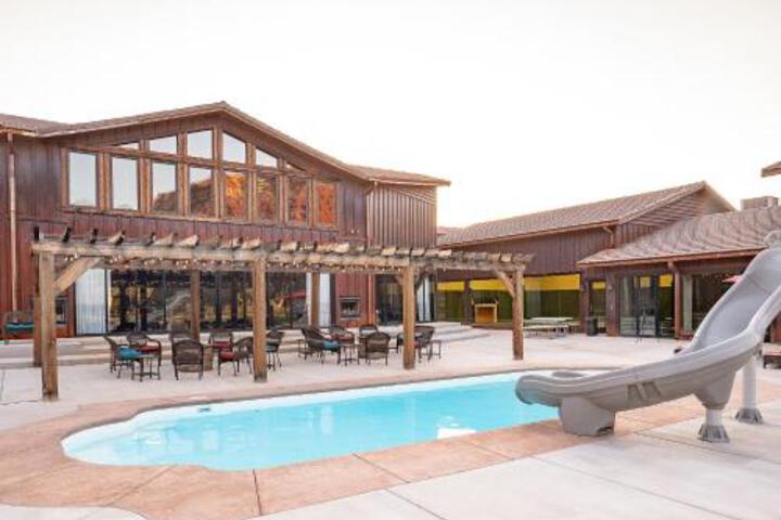 Exterior of Red Rock Oasis