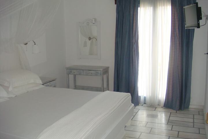 Room 2 of 58